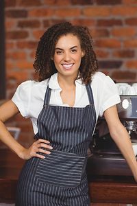 Femme à Machine à café