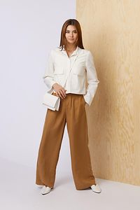 Janina Elegant Summer Look with Wood 9